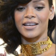 rhianna-gold-choker-necklace-profile
